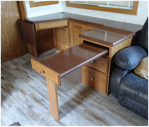 Pullout table with stabilizing leg